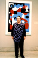 Жена писателя - Дина Валеева- <br>в музее мирового искусства в Чикаго. Снимок сделан возле картины
	  абстракциониста XX века   2004 год.